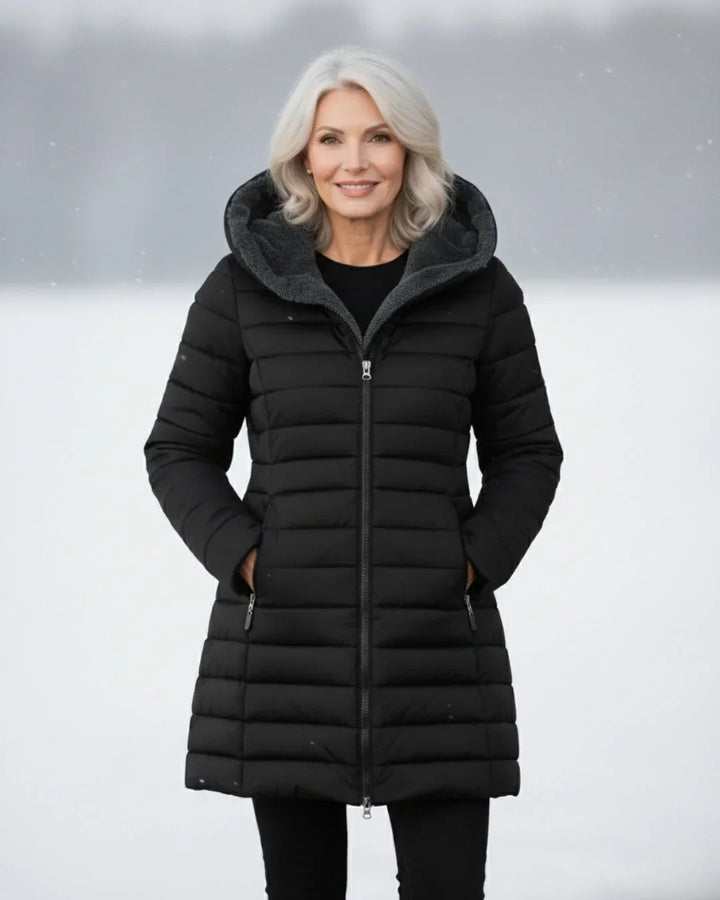 Cappotto invernale trapuntato da donna con cappuccio e fodera in pile