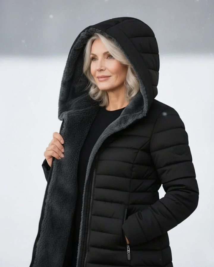 Cappotto invernale trapuntato da donna con cappuccio e fodera in pile