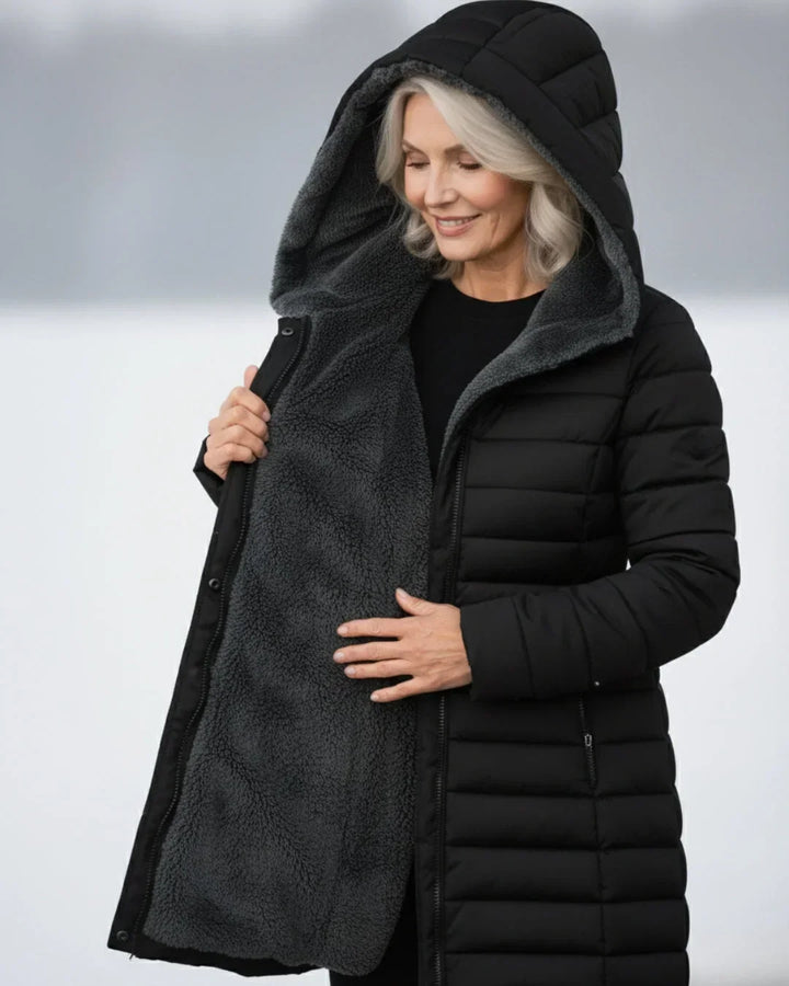 Cappotto invernale trapuntato da donna con cappuccio e fodera in pile